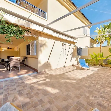 Casa En Playa Con Piscina Novamar 펜션